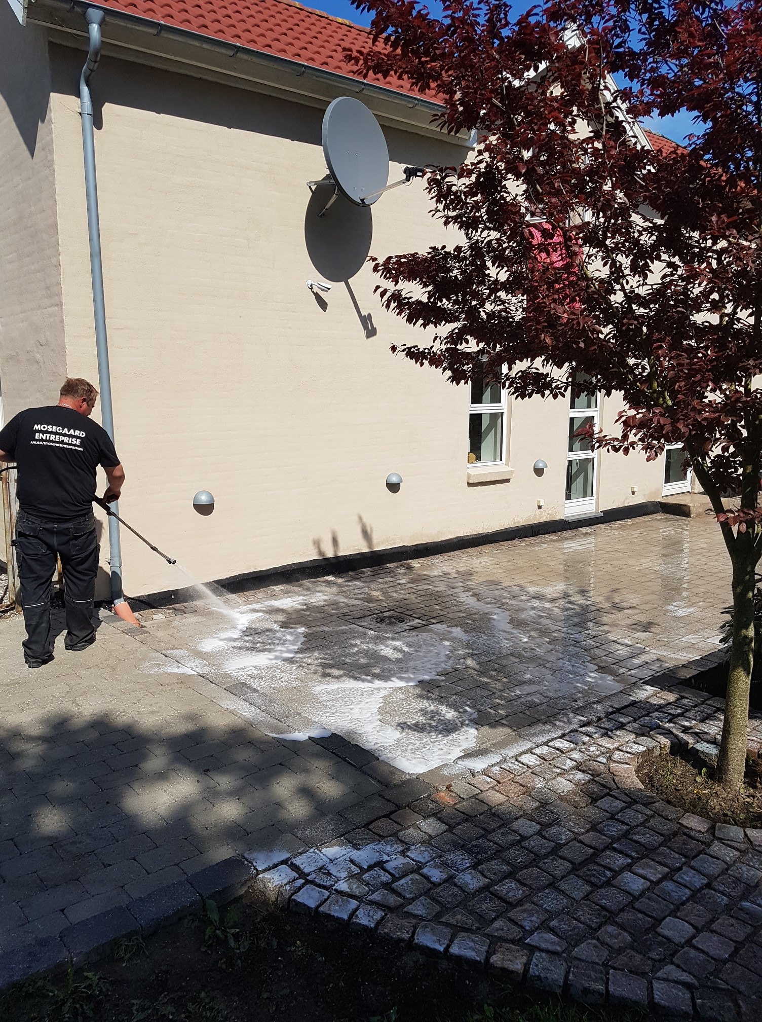 Fliserens i Sorø og Dianalund samt omegn hvor rensning af fliser effektivt fjerner snavs og belægninger